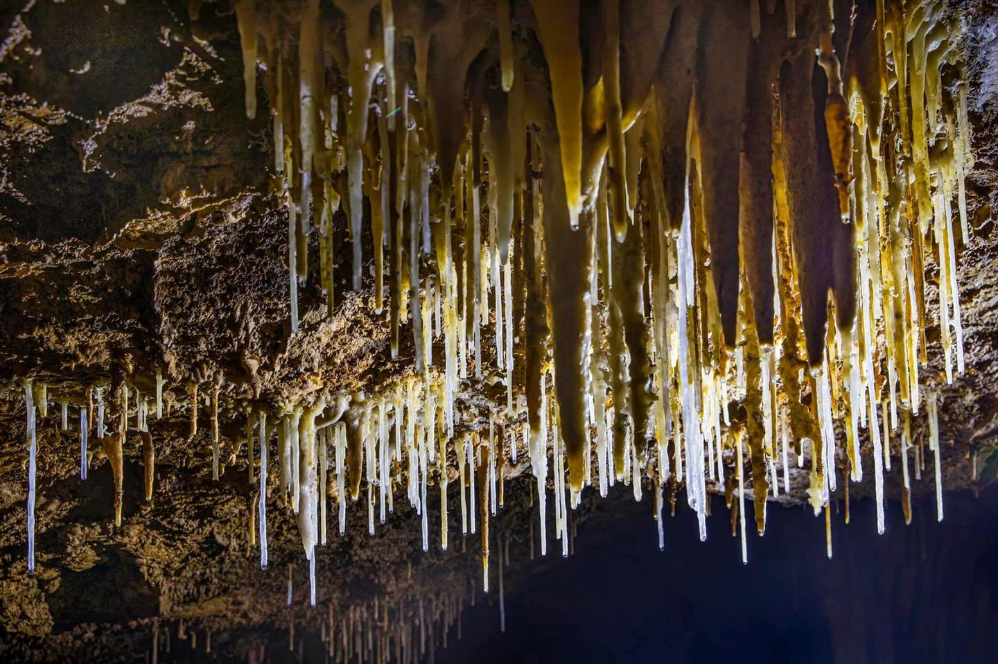 The steam inside the cave was stifling фото 69